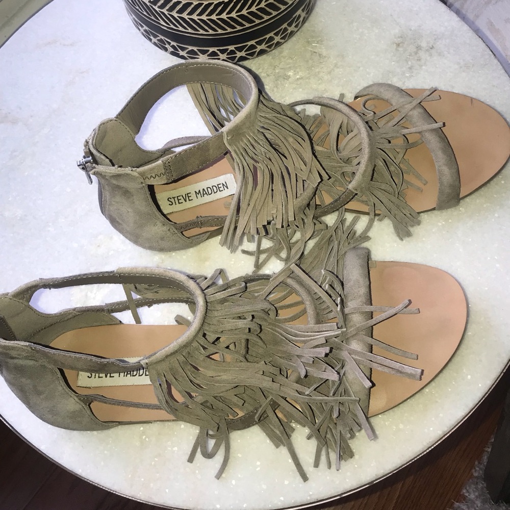 Steve Madden size 9.5 fringe flat sandal